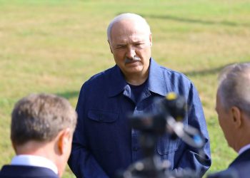 Лукашенко призвал белорусов спокупать пустующие дома в деревнях, чтобы не упустить шанс Лукашенко призвал белорусов спокупать пустующие дома в деревнях, чтобы не упустить шанс