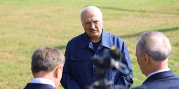 Лукашенко призвал белорусов спокупать пустующие дома в деревнях, чтобы не упустить шанс Лукашенко призвал белорусов спокупать пустующие дома в деревнях, чтобы не упустить шанс