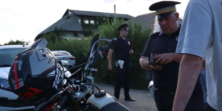 Питбайкеры на дороге: как уберечь подростков от аварий