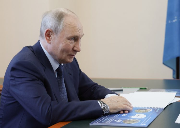 Путин заявил, что в россиянах заложен «генетический код победителей» Путин заявил, что в россиянах заложен «генетический код победителей»