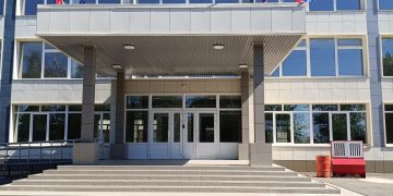 Московская область возвращает к жизни гимназию-школу №1 в Мариуполе: здание, пострадавшее в 2022 году, готовят к открытию