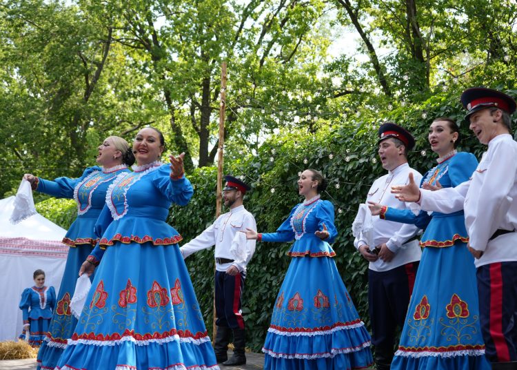 В Донецке прошёл этнофестиваль «Гостиный дворъ»