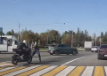 В Донецке мотоциклист без номеров сбил сотрудника ГАИ — видео В Донецке мотоциклист без номеров сбил сотрудника ГАИ — видео