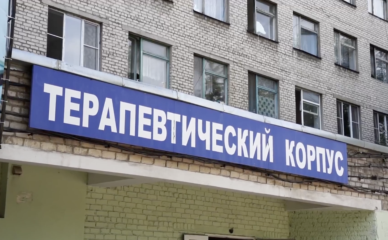 Красные клены в Зугрэсе, декор для Донецка и гастроли Мариупольского театра. Дайджест за 13 августа