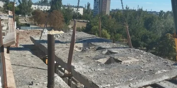 В Мариуполе восстанавливают перекрытия и возводят перегородки в ДК «Металлургов»