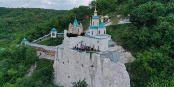 Лавра, курорт и линия фронта: что такое Святогорск и почему его освобождение важно для Донбасса Лавра, курорт и линия фронта: что такое Святогорск и почему его освобождение важно для Донбасса