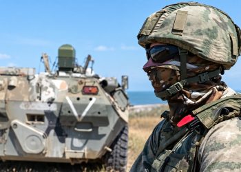 Росгвардейцы в Донецке спасли сбитую автобусом девушку Росгвардейцы в Донецке спасли сбитую автобусом девушку