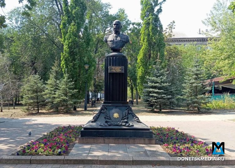 Не просто памятники: какие истории хранят монументы в центре Донецка