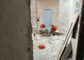 Московские специалисты готовят ДК имени Ленина в Луганске к зимнему этапу ремонта