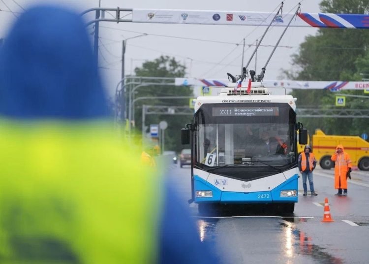 Троллейбусы в Макеевке вернулись на маршруты после ремонта сети Троллейбусы в Макеевке вернулись на маршруты после ремонта сети
