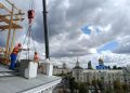 Московские специалисты обновляют один из главных символов Луганска – Дом со шпилем