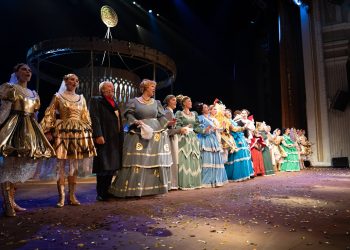 Донецкая муздрама открыла 100-й сезон премьерой «Женитьбы Бальзаминова» Донецкая муздрама открыла 100-й сезон премьерой «Женитьбы Бальзаминова»