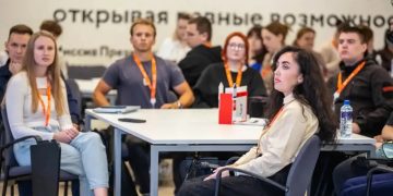 Каждый четвёртый госслужащий в ЛНР моложе 35 лет
