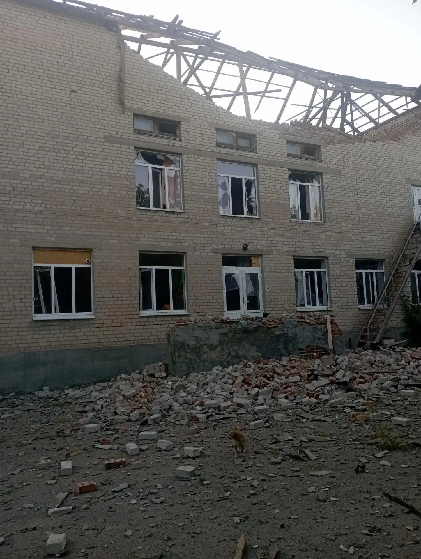 Оперативные службы работают на месте атаки в Запорожье