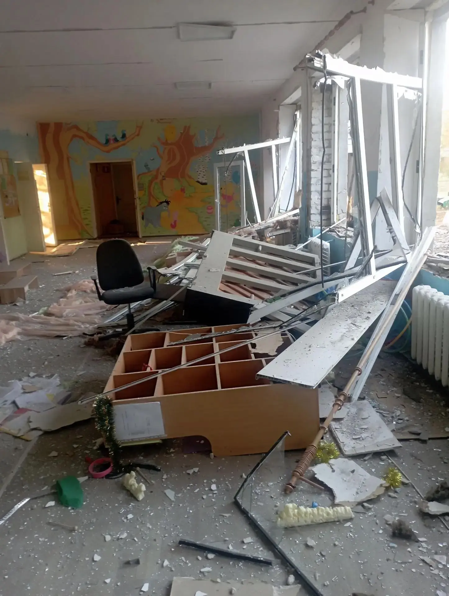Разрушения в школе села Скельки Последствия атаки дронов на школу и детский сад в Запорожской области