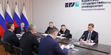 Путин поручил восстановить общественный транспорт в исторических регионах