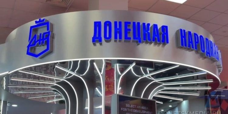 «Дерево развития» ДНР представили на Восточном экономическом форуме во Владивостоке