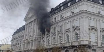 В центре Киева дрон атаковал здание СБУ В центре Киева дрон атаковал здание СБУ