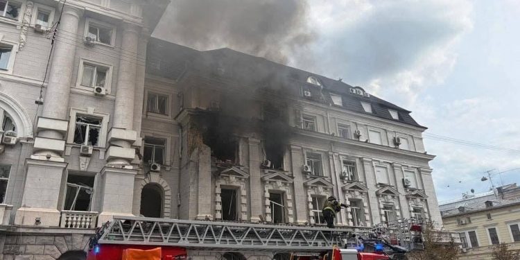 В центре Киева дрон атаковал здание СБУ