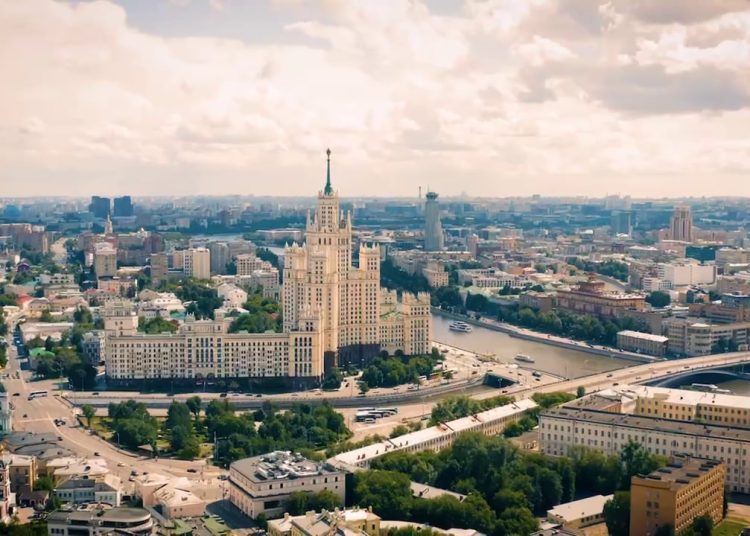 Хуснуллин поздравил москвичей с Днём города и отметил заслуги Собянина