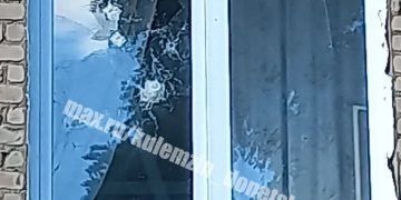 В Донецке показали повреждения дома и машины после атаки беспилотника