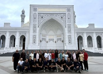 Артистов ансамбля «Донбасс» наградили во время первых гастролей в Чечне