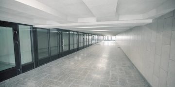 Подземный переход в центре Мариуполя сдали в аренду торговым точкам на пять лет