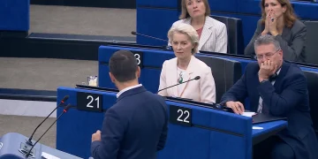 «Вам должно быть стыдно»: Фон дер Ляйен сбежала от неудобной правды о деньгах для Киева «Вам должно быть стыдно»: Фон дер Ляйен сбежала от неудобной правды о деньгах для Киева