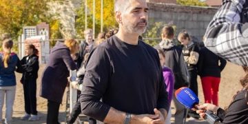 Иппотерапия и прогулки верхом: для детей с нарушениями слуха и зрения устроили выезд в конный клуб