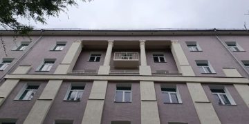 80% разрушений – не приговор: В Мариуполе восстанавливают дом 1930-х годов