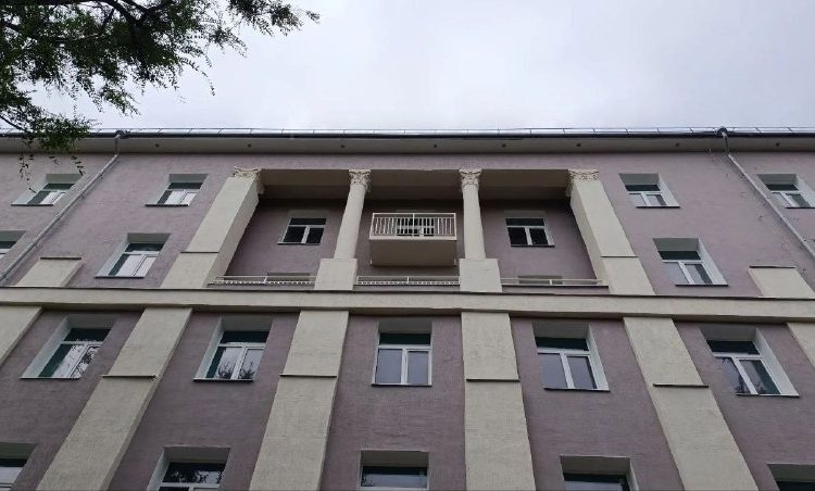 80% разрушений – не приговор: В Мариуполе восстанавливают дом 1930-х годов