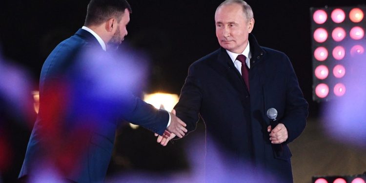 Четыре года вместе: как Донбасс прошел путь к воссоединению с Россией Четыре года вместе: как Донбасс прошел путь к воссоединению с Россией