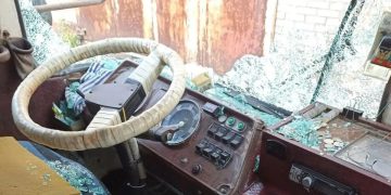 Два пассажирских автобуса повреждены при атаке БПЛА в Горловке – фото