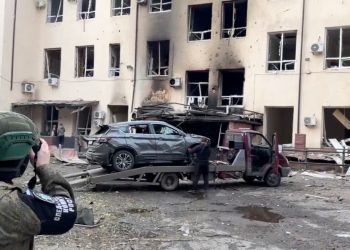 СК: при атаке на Донецк повреждены дома, школа и медицинское учреждение