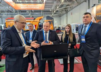 Новое оборудование для диагностики дорог передали ДНР на выставке «Дорога-2026»