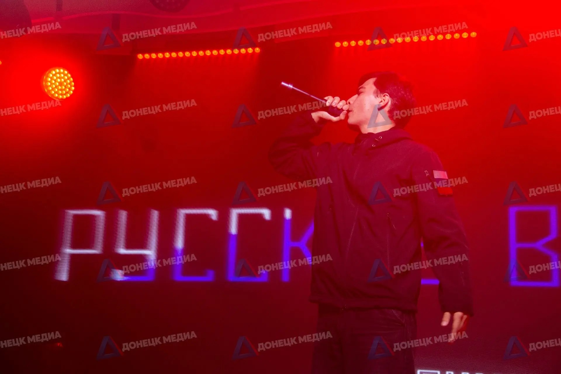 Праздничный концерт в Донецке в честь воссоединения