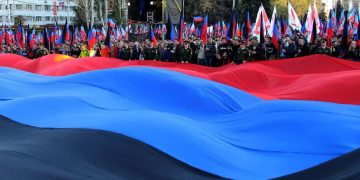 Пушилин: флаг ДНР стал символом борьбы жителей за право решать свою судьбу Пушилин: флаг ДНР стал символом борьбы жителей за право решать свою судьбу