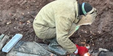 В Калининском районе Донецка устранили крупный порыв водовода под терриконом