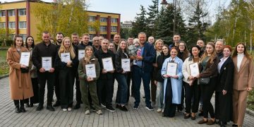 Более 2500 кустов роз высадили в парке имени 30-летия Победы в Донецке Более 2500 кустов роз высадили в парке имени 30-летия Победы в Донецке