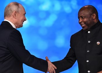 От спутников до мороженого: что увидели Путин и лидеры Африки на выставке форума в Москве