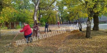 Более восьми тысяч человек вышли на общегородской субботник в Донецке Более восьми тысяч человек вышли на общегородской субботник в Донецке