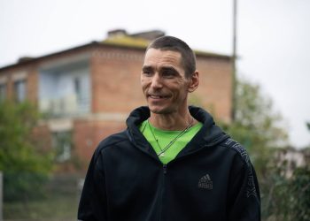 Один воспитывает четверых детей: Сальдо поздравил жителя Маркеева с Днём отца