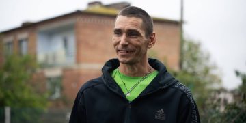 Один воспитывает четверых детей: Сальдо поздравил жителя Маркеева с Днём отца