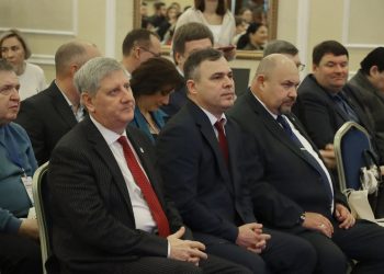 Врачи из регионов России приехали в Донецк обменяться опытом лечения травм