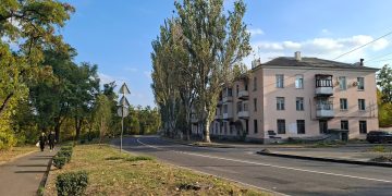 День флага ДНР: молодёжь Тельманово раздала флажки и ленты, дайджест за 26 октября