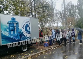 В Киевский район Донецка бесплатно доставили 10 тонн питьевой воды