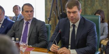 Экс-депутат Рады Царёв оценил шансы Буданова* и Залужного сменить Зеленского Экс-депутат Рады Царёв оценил шансы Буданова* и Залужного сменить Зеленского