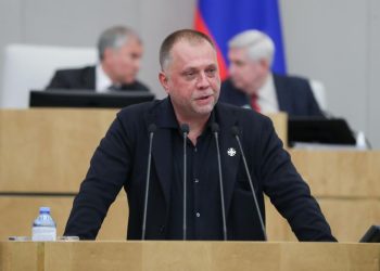 "Тупая бюрократия": Бородай рассказал, куда и почему утекает российская молодежь «Тупая бюрократия»: Бородай рассказал, куда и почему утекает российская молодежь