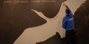 В Донецке ко Дню белых журавлей провели памятную акцию