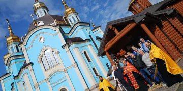 «Крест и шинель, молитва и окоп»: в Мариуполе открыли выставку о священниках на войне